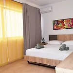 Cozy Center Apartment